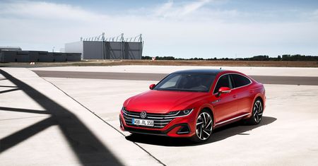 Volkswagen Arteon doczekał się wersji plug-in. Przejedzie 59 km na prądzie