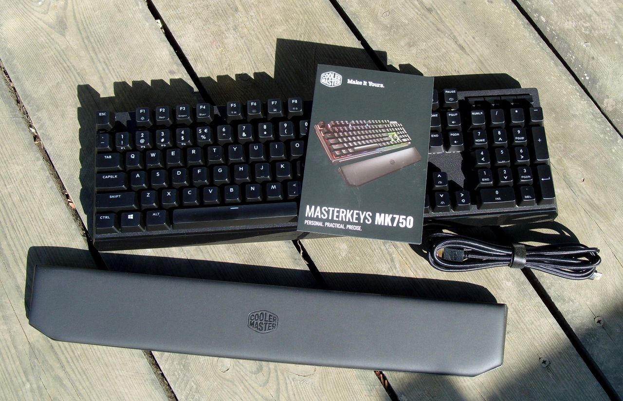 Test klawiatury Cooler Master MasterKeys MK750 – minimalizm i precyzja