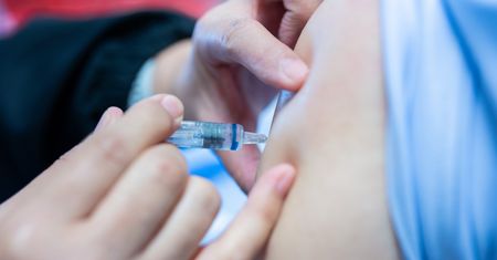 Polska musi zapłacić miliardy za szczepionki. Jest szansa na wygraną
