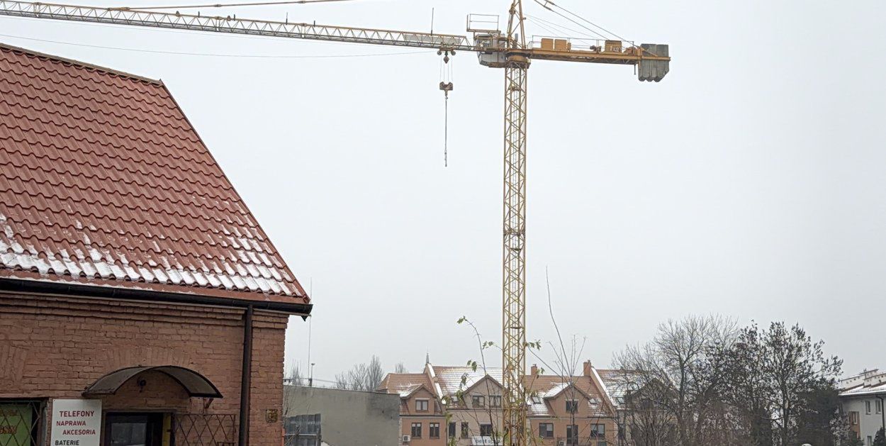 Pułtusk: Ogromny żuraw. Sprawdź, co powstaje za Prokuraturą