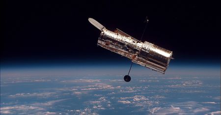 Hubble ma już 200 tys. orbit wokół Ziemi. Symboliczny próg po 36 latach