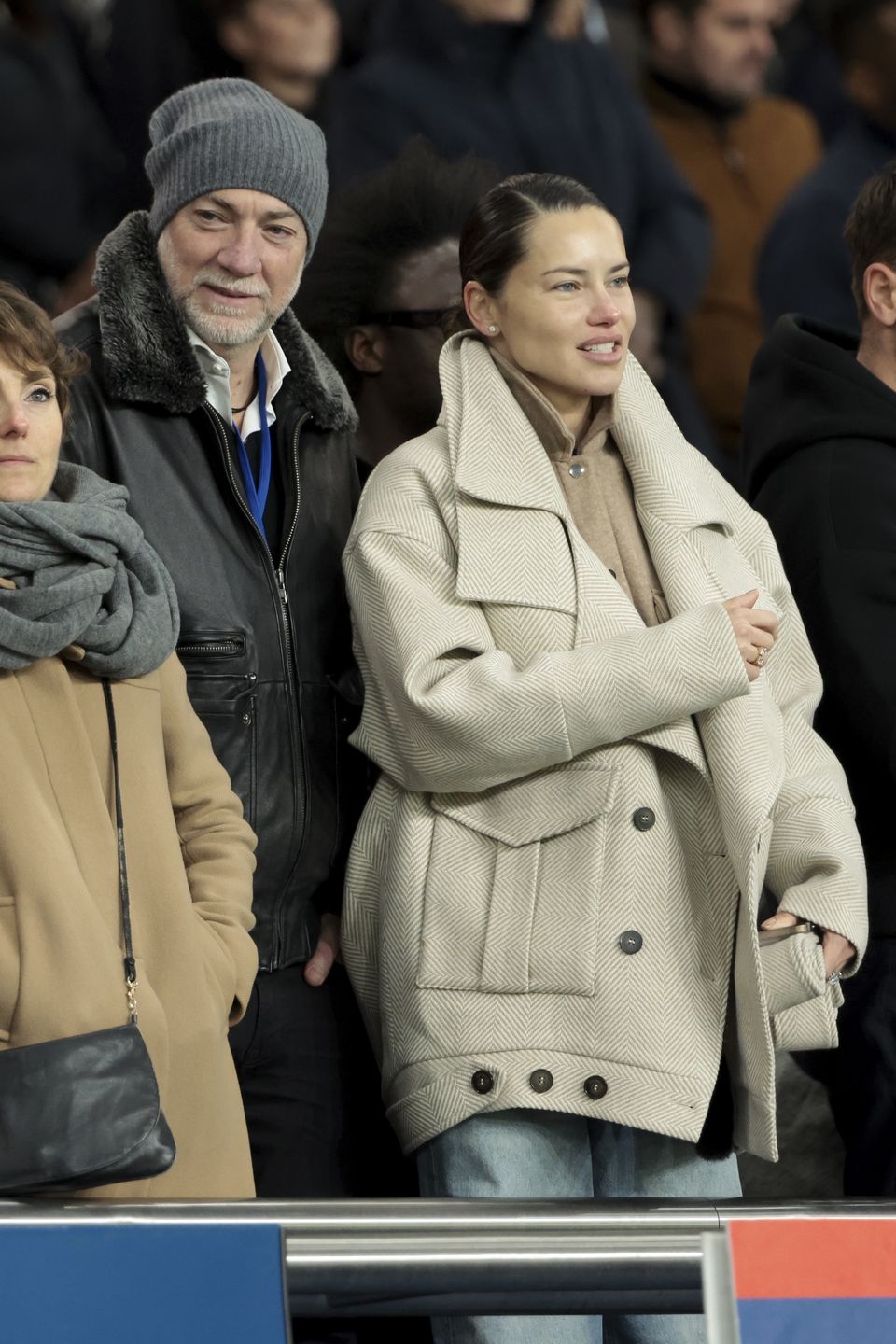 Pozbawiona makijażu Adriana Lima kibicuje ulubionej drużynie 