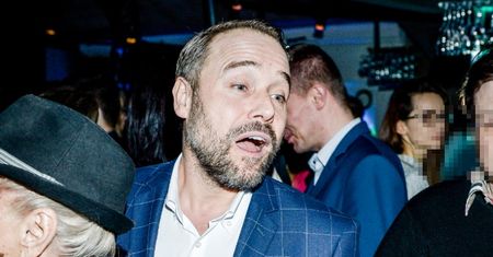 Łukasz Nowicki KOŃCZY przygodę z "Postaw na milion"?! Tabloid donosi: "Raczej odetnie się od stacji". Prezenter już zabrał głos!
