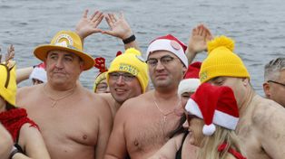 Wasilków: Plaża pełna morsów na mikołajkowy start sezonu