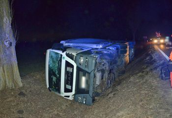 Miał 2,5 promila i patrzył w telefon. Tak zakończył podróż