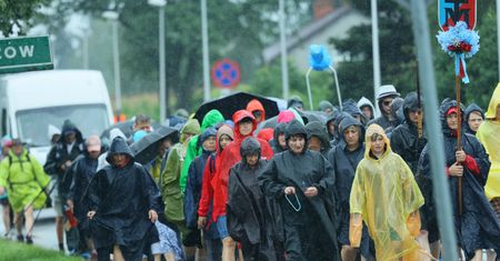 Nowy trend w pielgrzymowaniu. Prywatyzacja polskiej tradycji