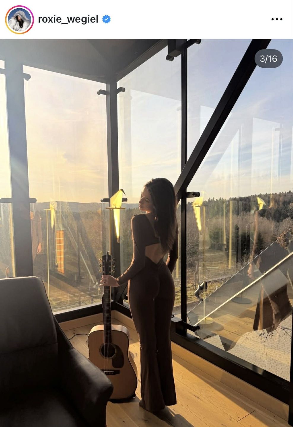 Roksana Węgiel wybrała kombinezon z wycięciem na plecach