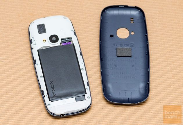 Nokia 3310 (2017) zdjęta tylna klapka