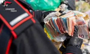 Wyrzucił 7 tys. euro do śmieci. Poszukiwania trwały dwa dni