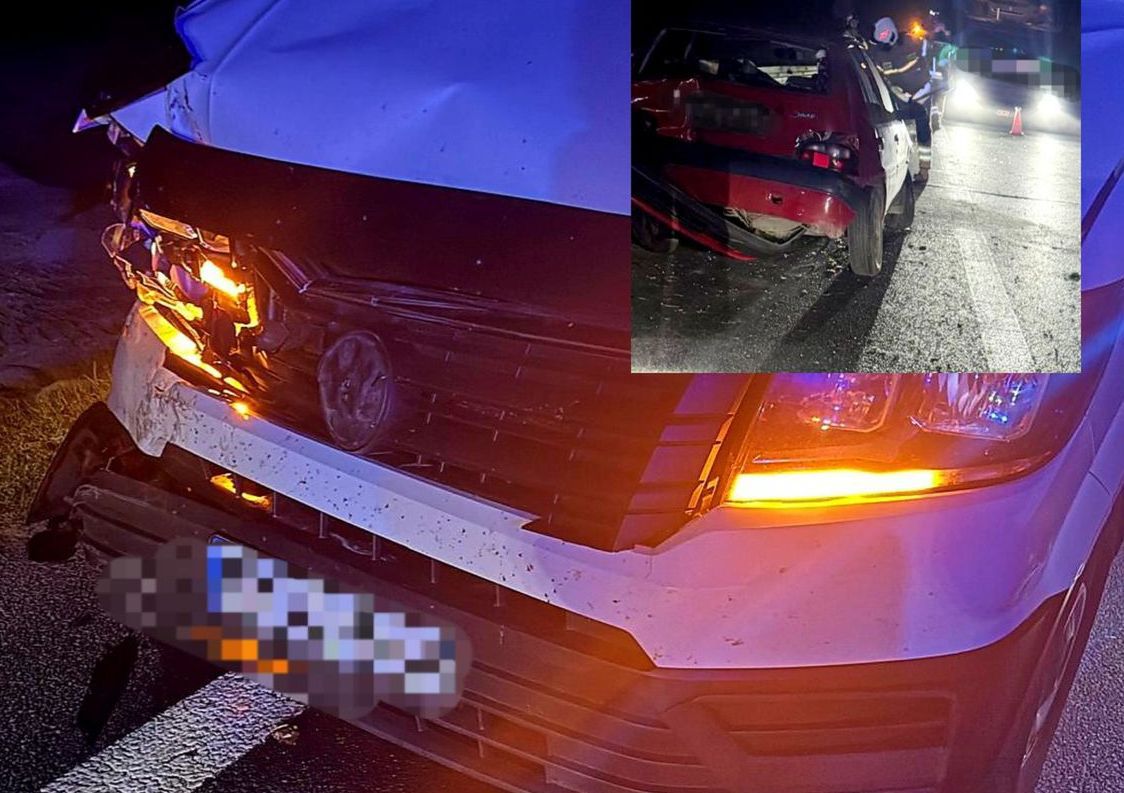 fot. Policja Lubartów. Nocne zderzenie busa i osobówki na obwodnicy Lubartowa