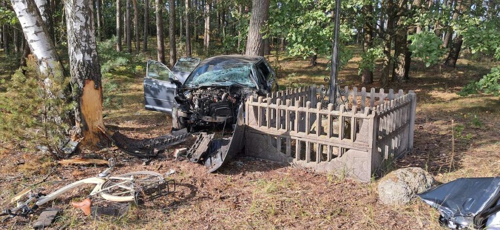 Cierpięta: 19-latek stracił panowanie nad autem i dachował