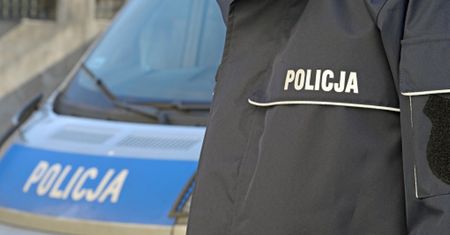 Zasnął za kierownicą. Na miejscu policja odkryła, że miał sporo na sumieniu