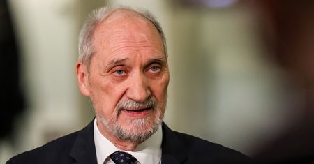Macierewicz radzi mężczyznom. Pokazał filmik