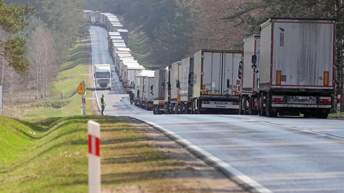 kolejka tirów na granicy
