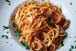 Pasta alla siracusana – pomysł na szybki obiad
