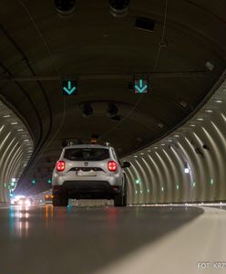 Rekord prędkości w nowym tunelu. Niesamowite, co wyczyniają kierowcy