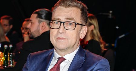 Orłoś kpi ze słów Macierewicza. I pasków  TVP o marszu