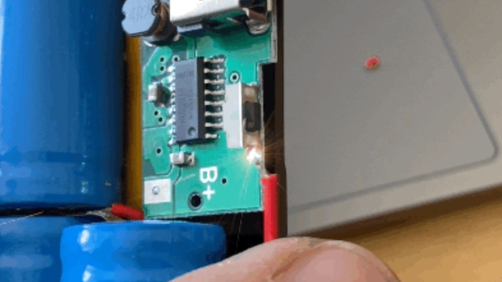 Powerbank o pojemności 5 milionów mAh? Lepiej go nie kupuj, bo może wybuchnąć 1