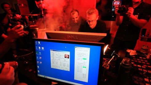 Overclockerzy podczas bicia Rekordu Guinnesa na procesorach AMD FX Bulldozer