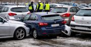 Włocławek: Karambol na parkingu. 8 aut rozbitych na lodzie