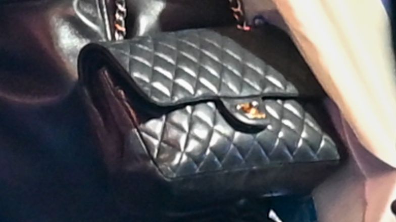 Weronika Rosati puszcza dymka w restauracji fast foodowej