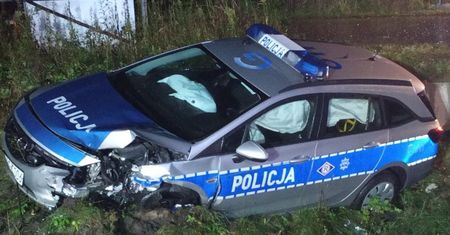 "Skandaliczne zasady". Wiemy, kto płaci za uszkodzony radiowóz