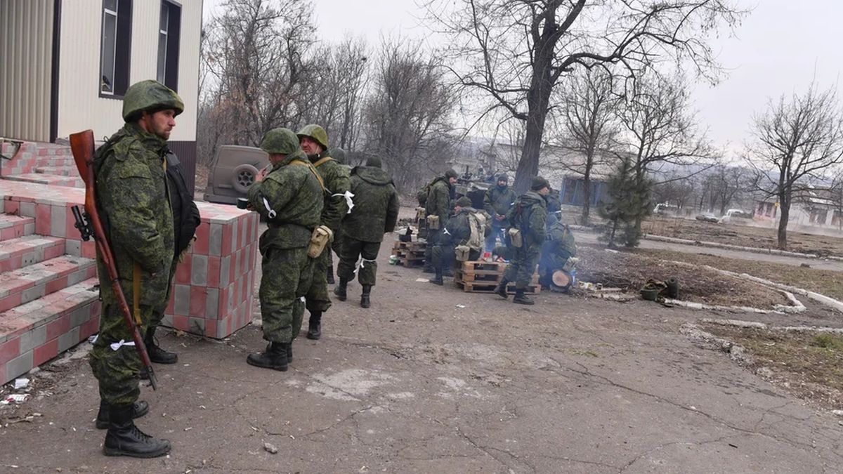 Żołnierz z karabinem Mosin