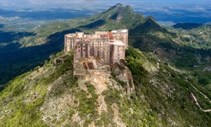 Tragedia w cytadeli. Wśród stłoczonych turystów nagle wybuchła panika