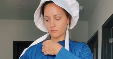 Była amiszką. Ujawniła, dlaczego nie mogła nosić stanika