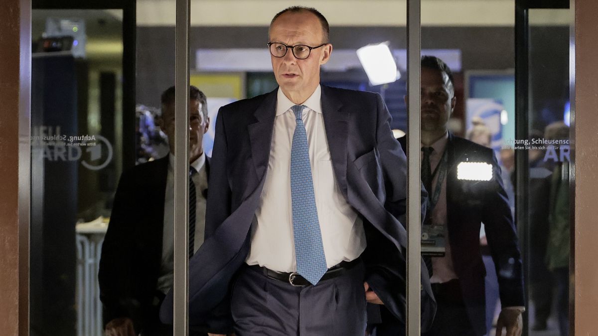 Chairman of Germany's Christian Democratic Union (CDU) Friedrich Merz leaves the TV studio after an election night TV talk show at the capital city studio of the TV channel ARD during the general elections in Berlin, Germany, 23 February 2025. EPA/RONALD WITTEK Dostawca: PAP/EPA.