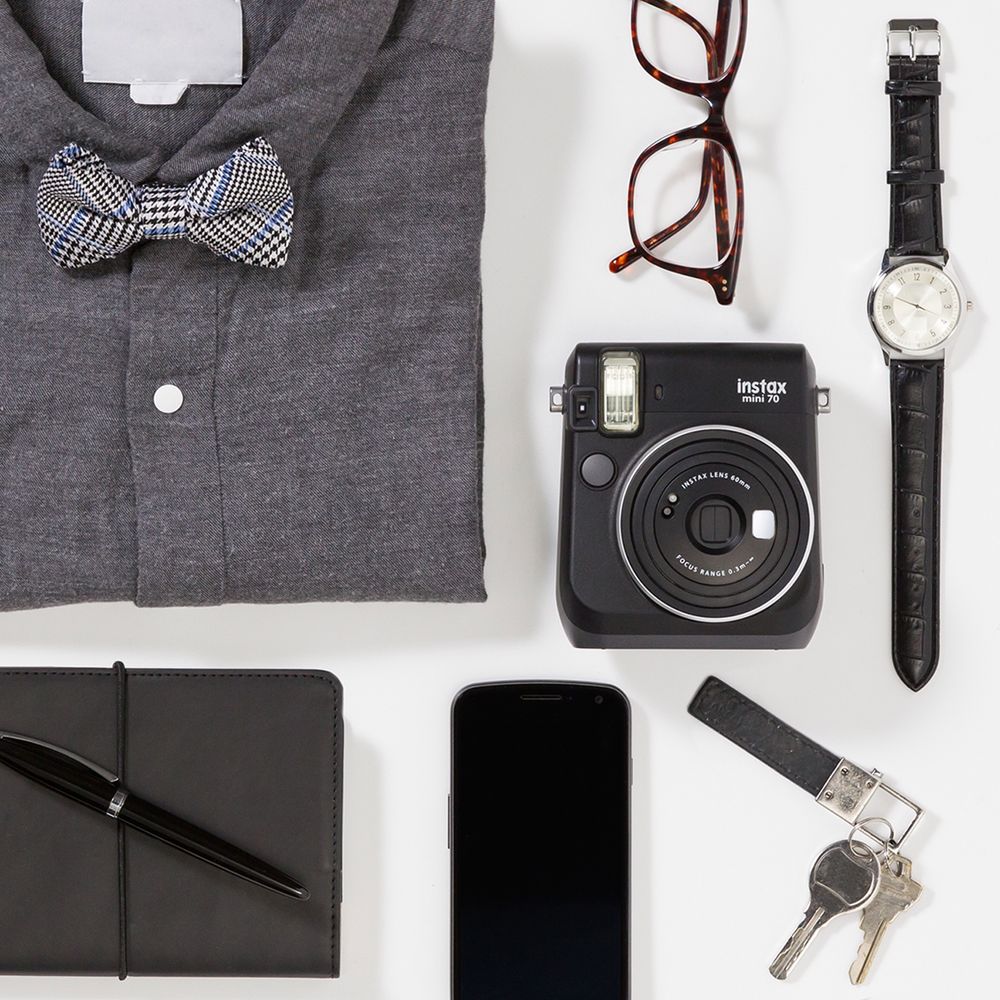 Stylowy aparat Instax mini 70 w nowych kolorach: czerwonym, czarnym i złotym 3
