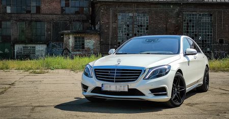 Jeździłem Mercedesem Klasy S z przebiegiem 300 tys. km. To wciąż świetny samochód