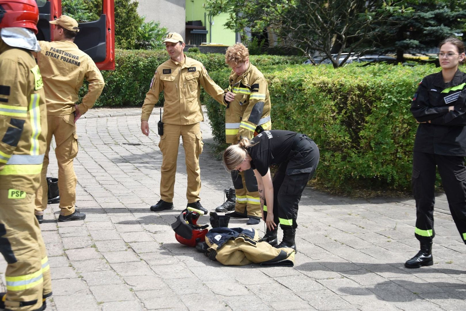 Piknik w Aleksandrowie Kujawskim promujący służbę w policji, a także  straży i wojsku 