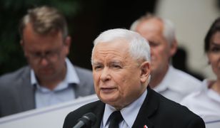 Kaczyński o "atakowaniu krzyża w Polsce". Nawiązał do Trzaskowskiego