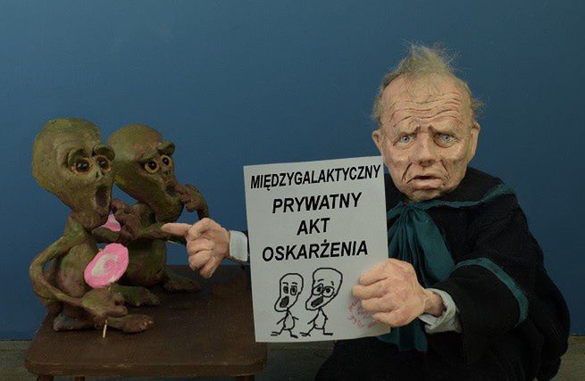 Scenka to komentarz satyryczny autorki do sytuacji