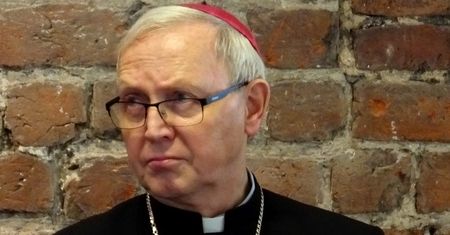 Koronawirus. Biskup chce ustawiać krzyże morowe przy drogach