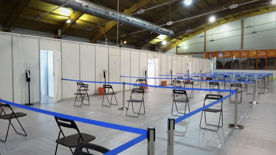 Gliwice. Nowy punkt szczepień na lodowisku rozpoczął działalność.