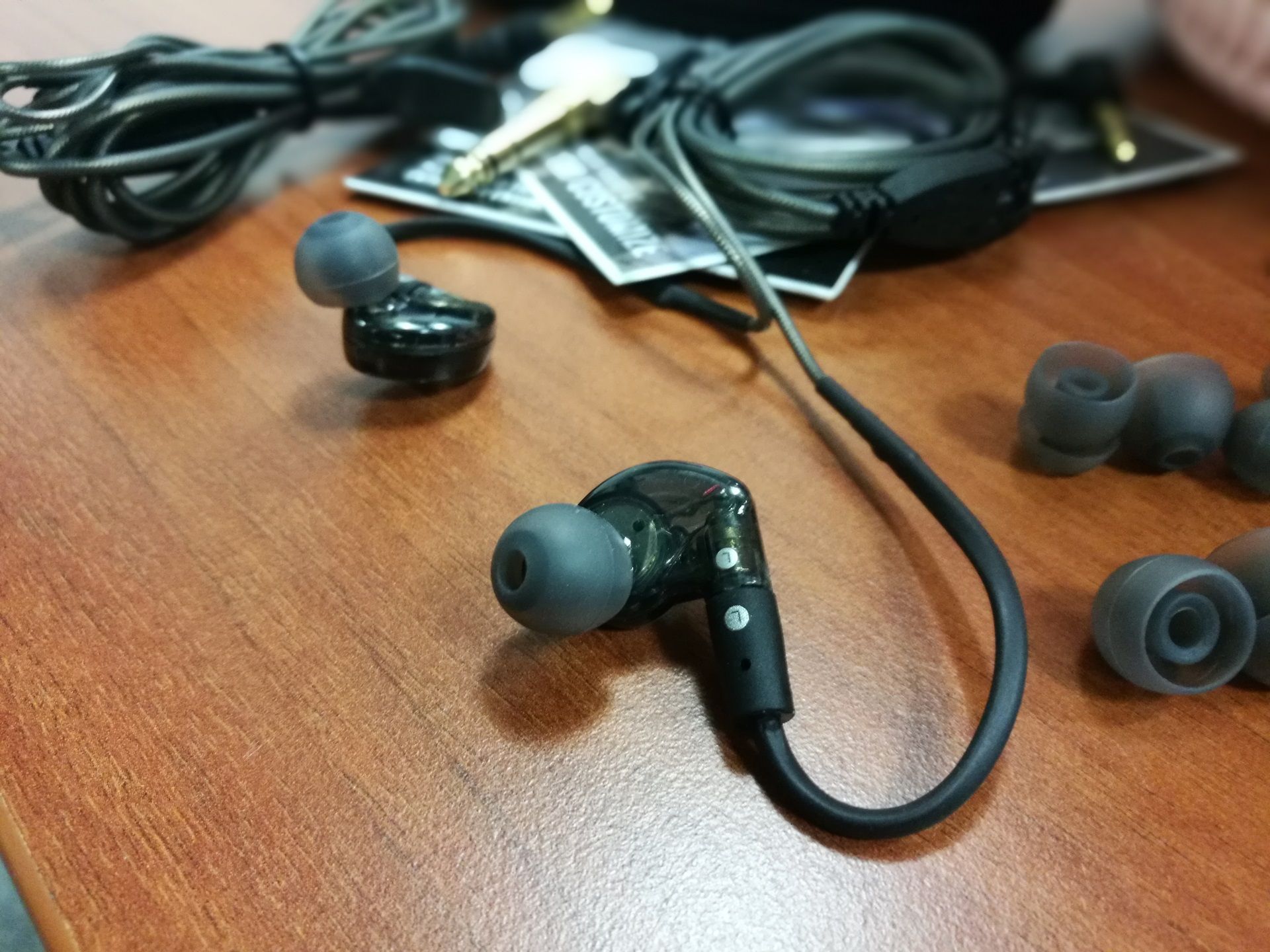 Mee Audio M6 Pro v2, monitory sceniczne, które sprawdzą się w codziennym użyciu 5