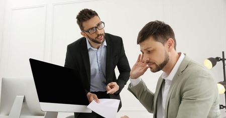 Toksyczny pracownik - jak sobie z nim radzić?