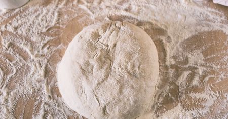 Proste ciasto na pizzę. Przepis, z którego zawsze się udaje