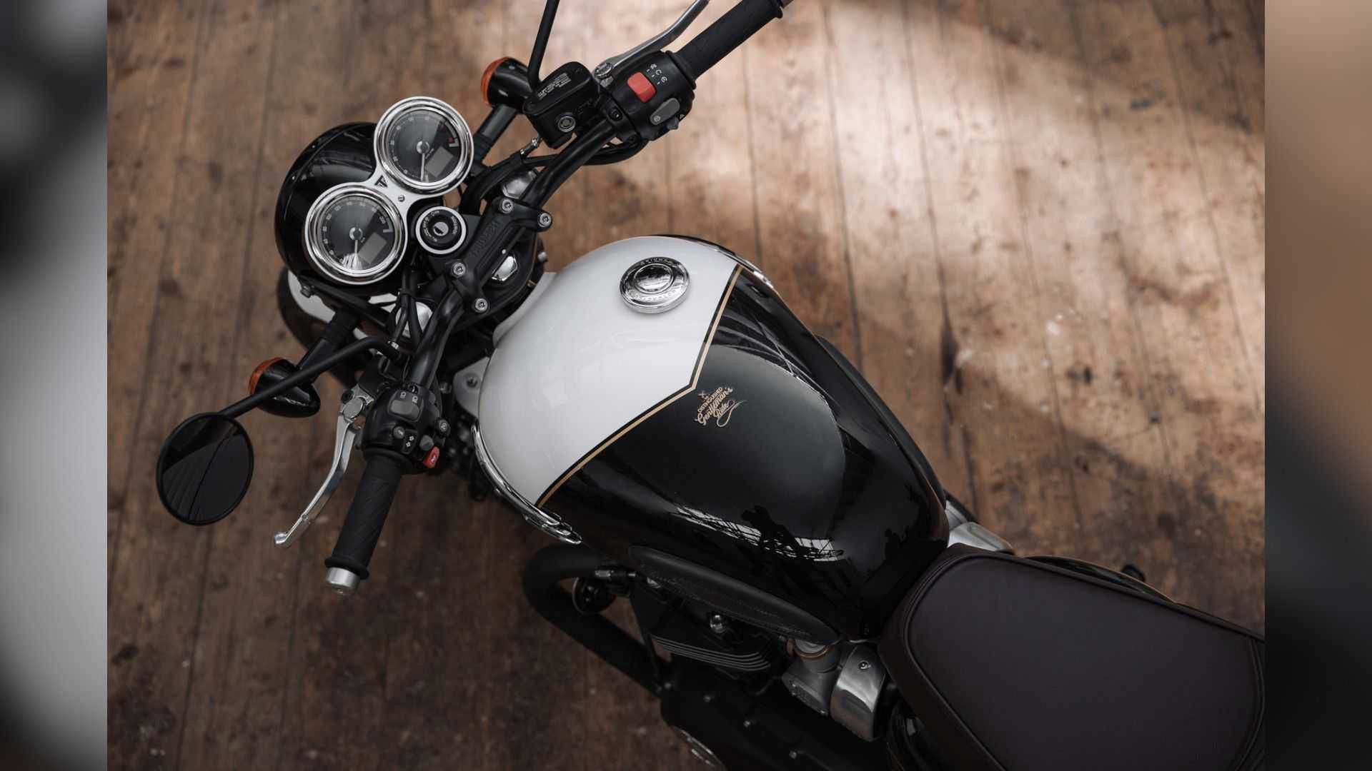 Triumph Bonneville T120 Black DGR