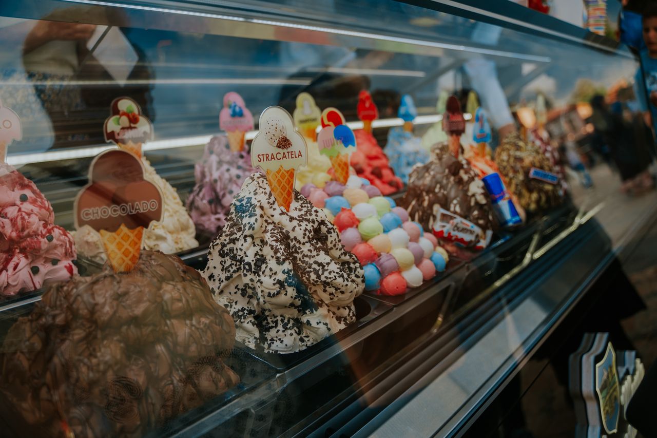 Klienci zauważyli, że na paragonach jest coś nie tak. Nowy bar sprzedawał lody bez VAT-u