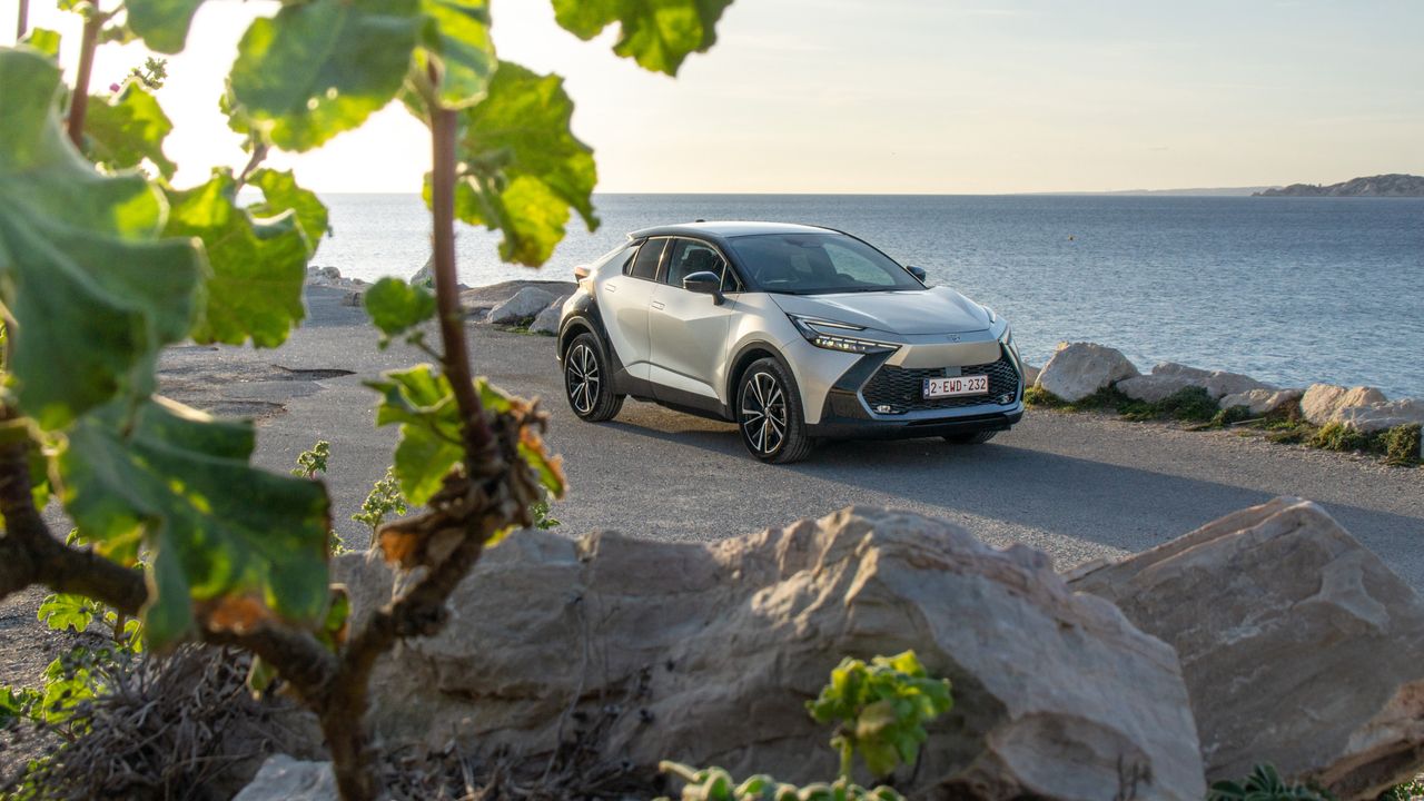 Toyota C-HR PHEV 2024