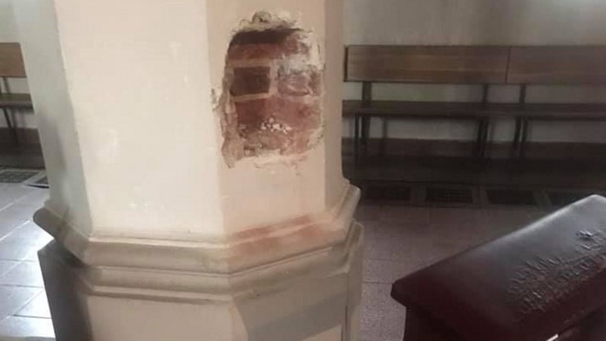 Złodzieje wyrwali skarbony z filarów