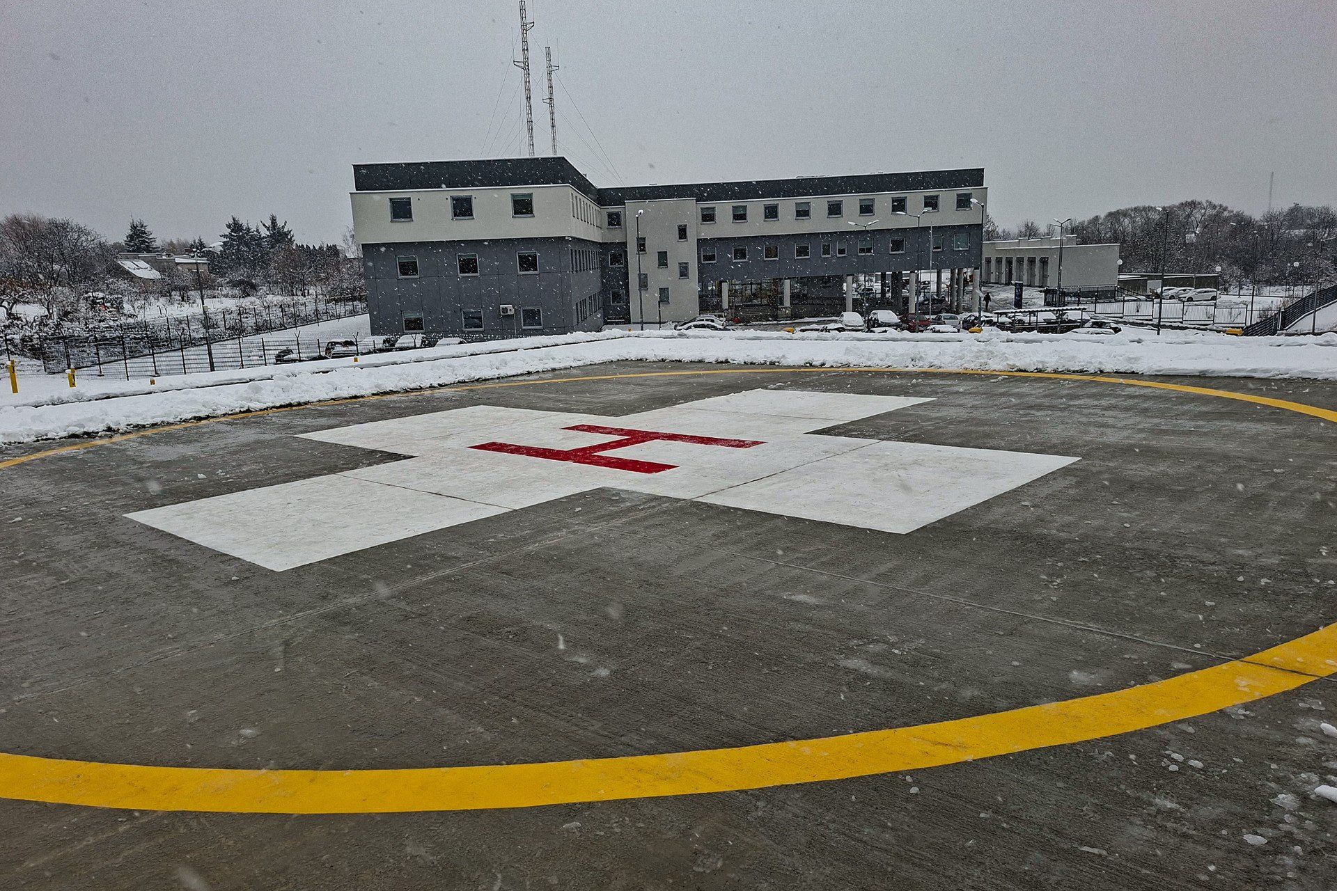 Otwarcie lądowiska dla helikopterów Lotniczego Pogotowia Ratunkowego w Jaśle