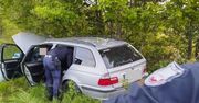 Kierowca BMW uciekał policji, wjechał w pole i uderzył w drzewo. Prowadził pod wpływem narkotyków