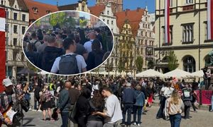 Rzeka ludzi w polskim mieście. Miejscami nie dało się przejść