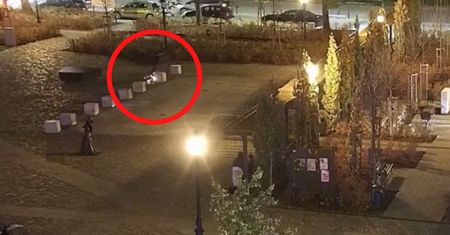 Dwie młode osoby na hulajnodze. Fatalny finał. Wszystko się nagrało