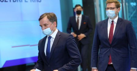 Kontrola szczepień w firmach. Jak zagłosuje partia Ziobry?