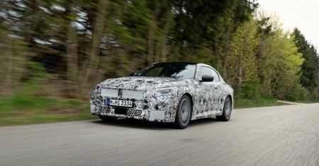 Zakamuflowane BMW Serii 2 na pierwszych zdjęciach. Napęd na tył i rzędowa "szóstka" zostają z nami